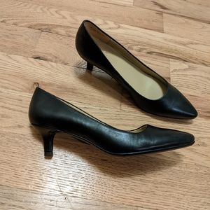 Naturalizer leather kitten heels